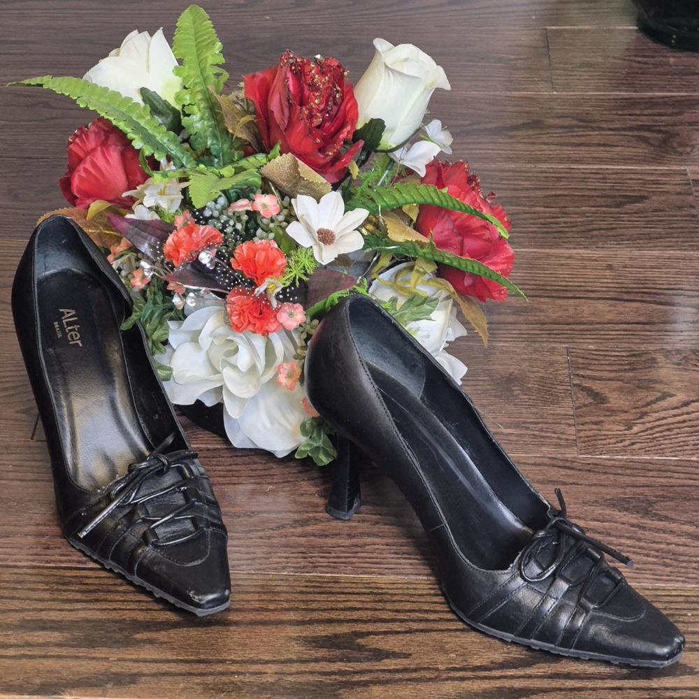 Chic Black Women's Shoes - Picture 3 of 15